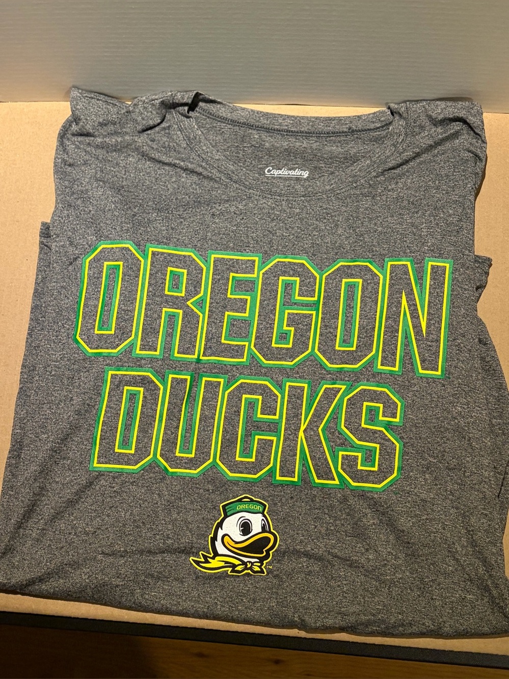 New Oregon Ducks Mens Size XL Large
Gray Shirt